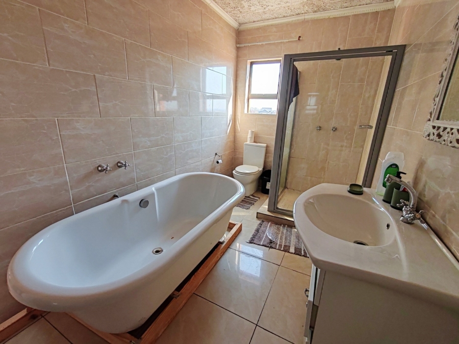 5 Bedroom Property for Sale in Grimbeeck Park North West